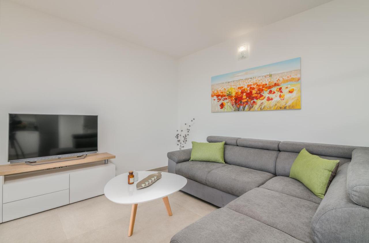 Apartments Sunrise Krk Крк Екстер'єр фото