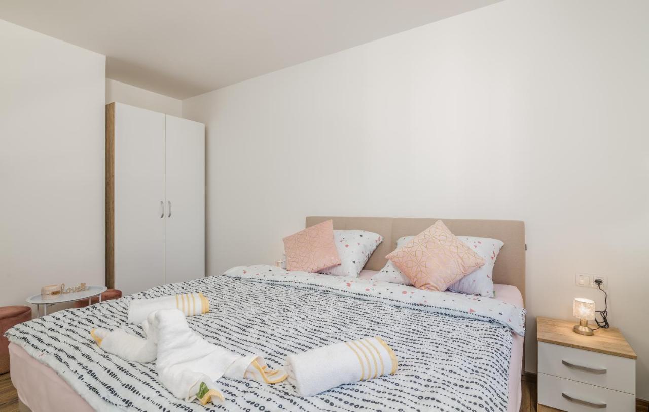 Apartments Sunrise Krk Крк Екстер'єр фото