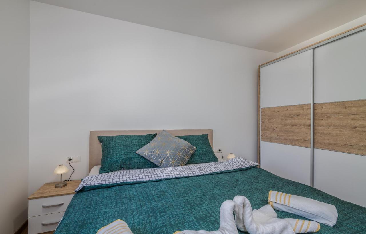 Apartments Sunrise Krk Крк Екстер'єр фото