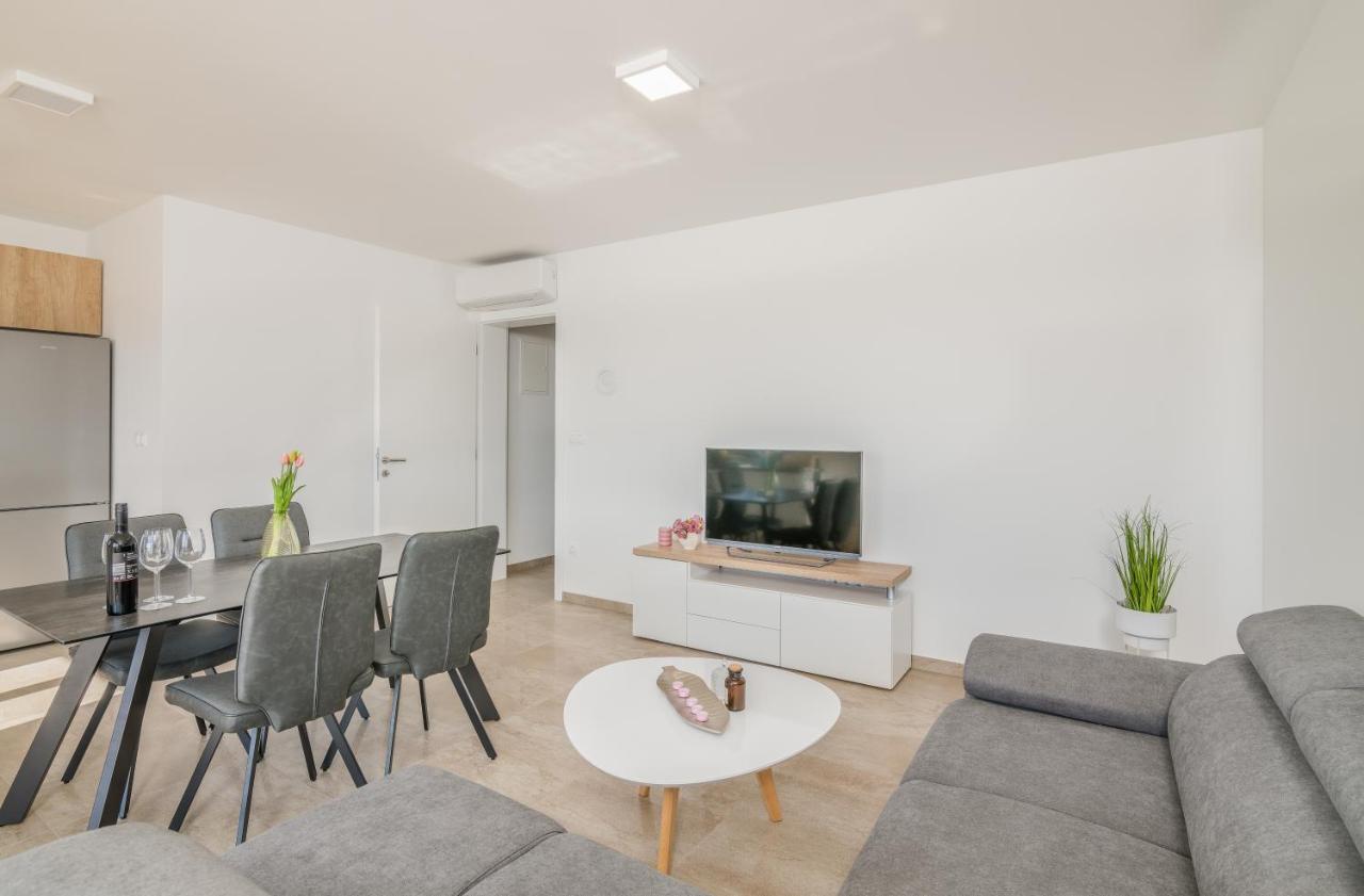 Apartments Sunrise Krk Крк Екстер'єр фото