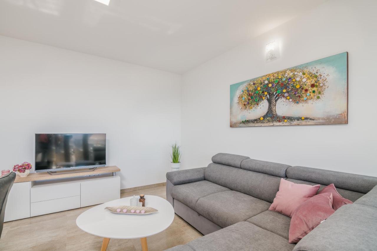 Apartments Sunrise Krk Крк Екстер'єр фото